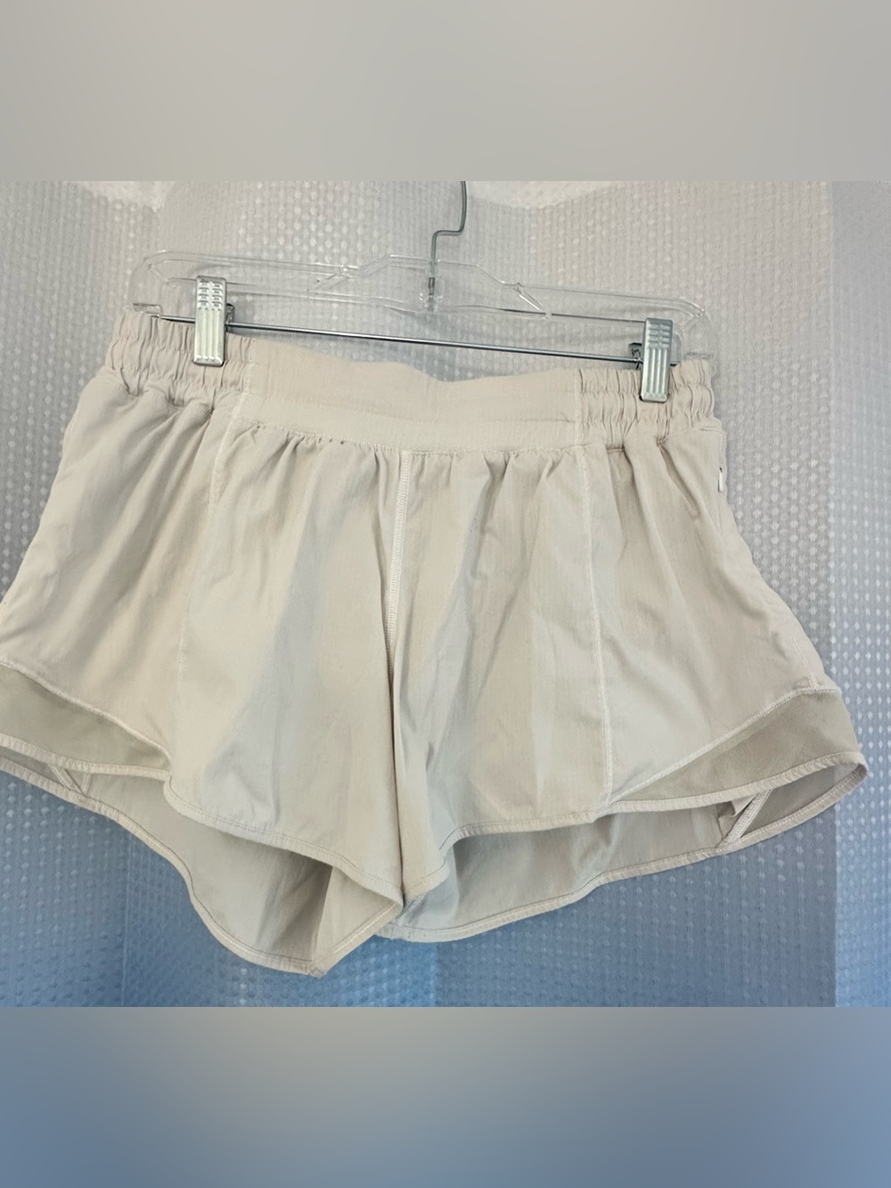 Lululemon Hotty Hot Shorts Bone , 10 Tall- GUC